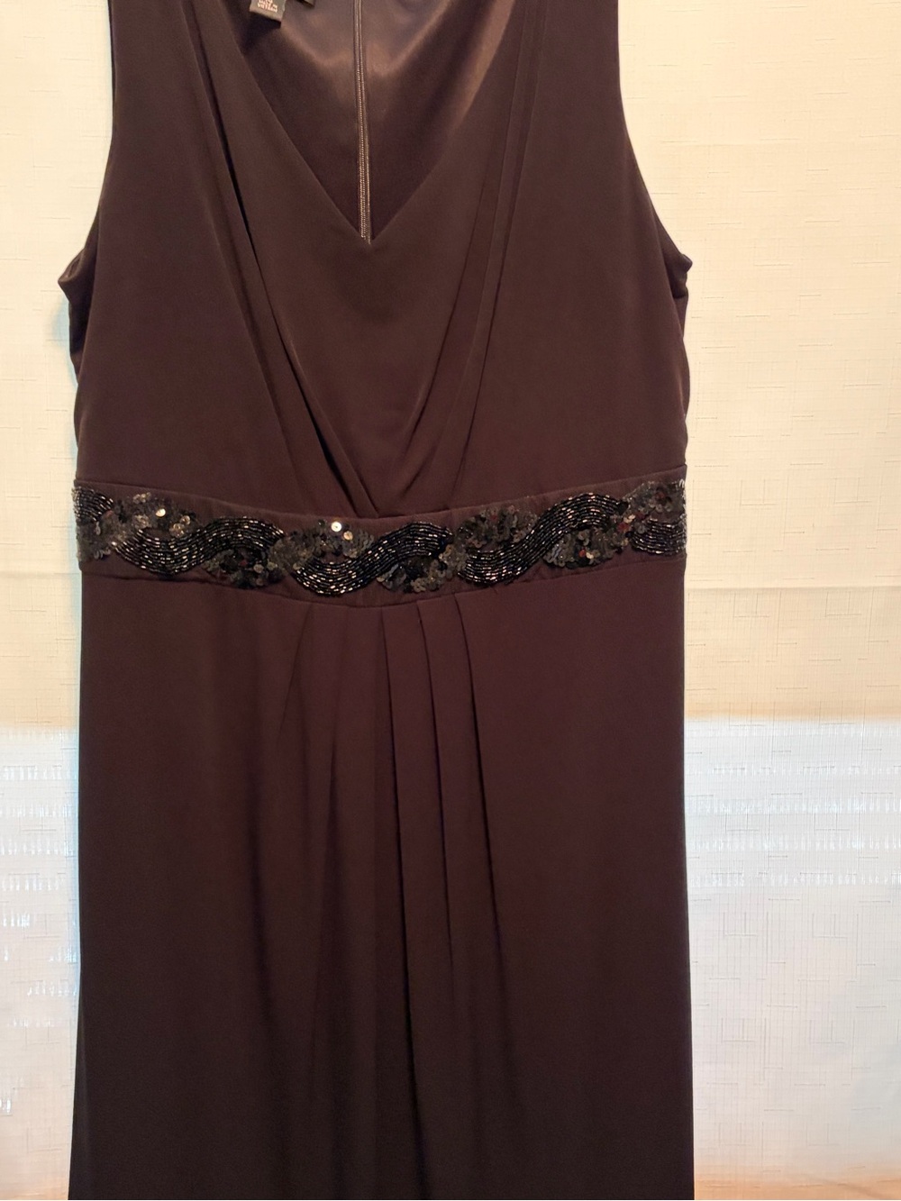 AGB Black Beaded Waist V-Neck Midi Dress